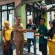 disdukcapil-serahkan-dokumen-kependudukan-kepada-korban-kebakaran-di-barung-barung-balantai