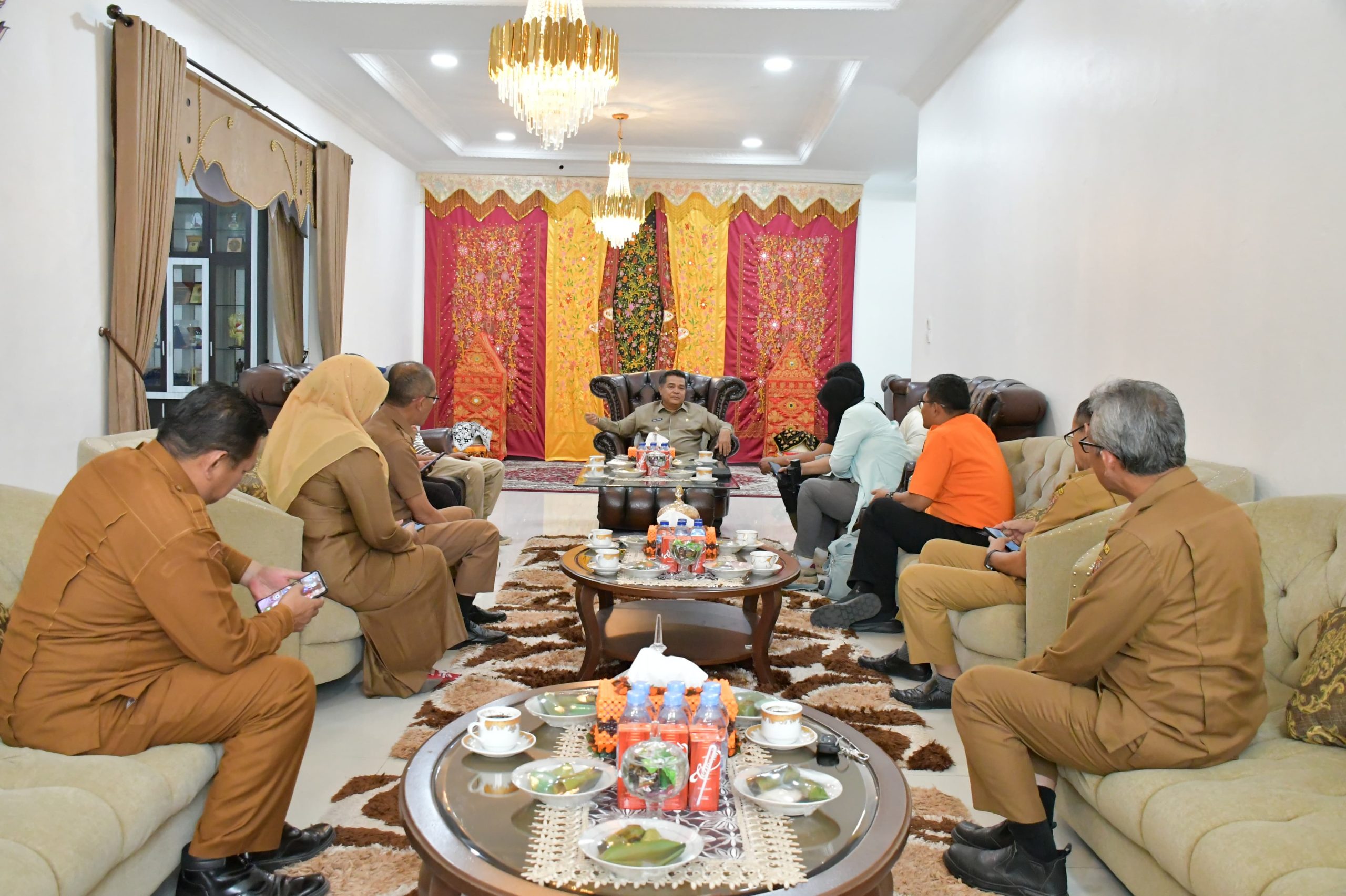 bupati-agam-terima-audiensi-tim-sumatera-bangkit-lkbn-antara