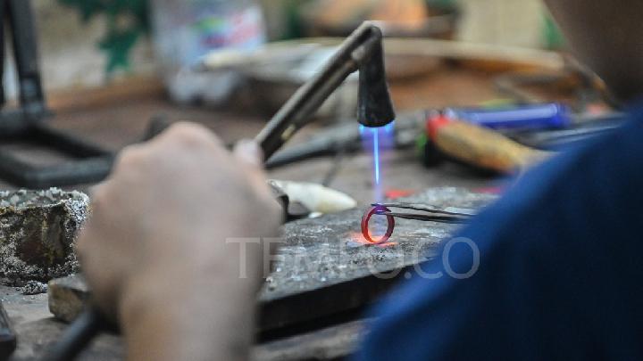 logam-mulia-naik,-pengrajin-perhiasan-turunkan-karat-emas