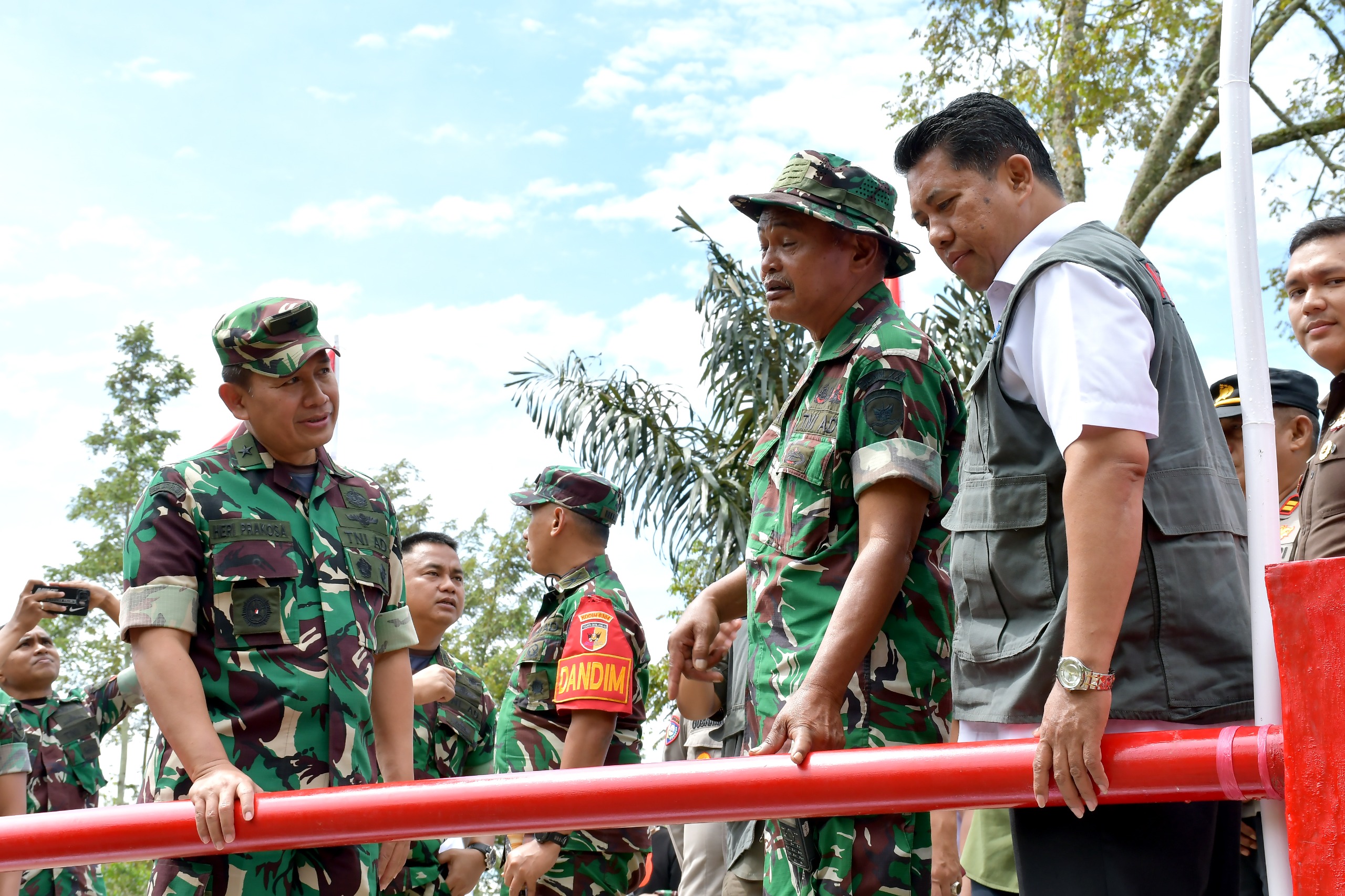 enam-jembatan-bailey-dan-armco-beroperasi,-bupati-agam:-bangkitnya-harapan-pascabencana