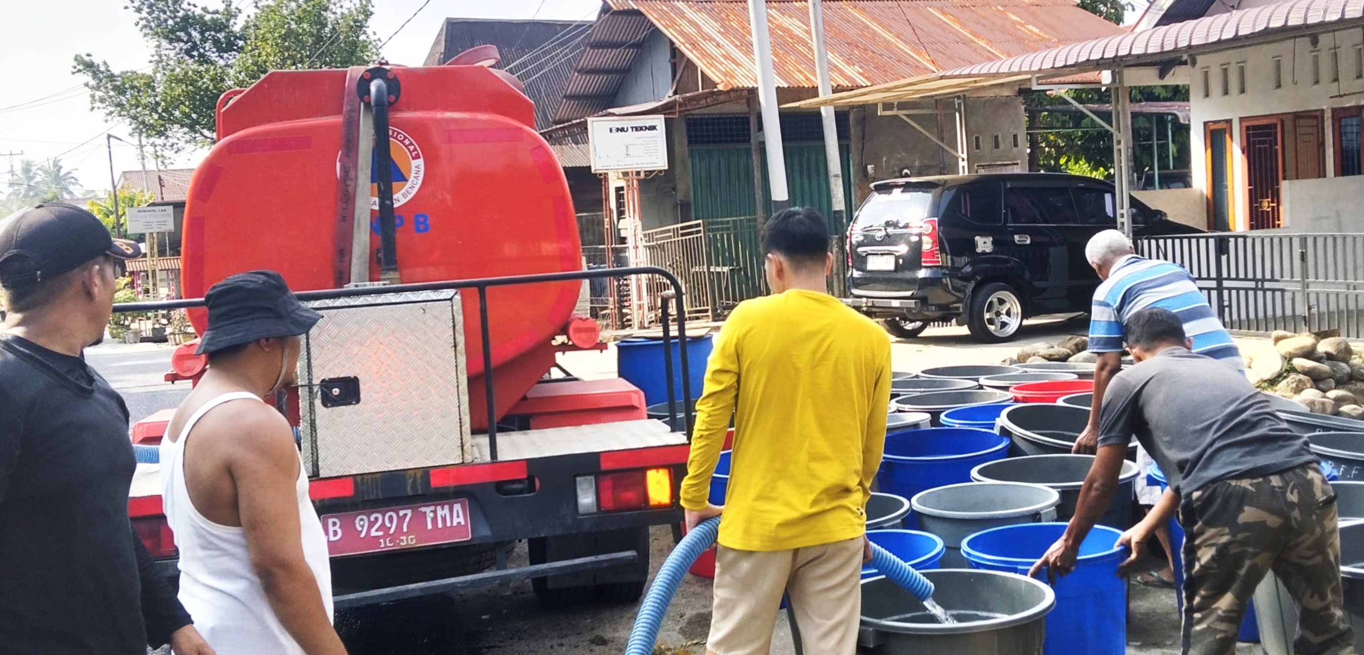 tim-gabungan-terus-upayakan-suplai-air-bersih-bagi-warga-kuranji-dan-pauh-terdampak-kekeringan 
