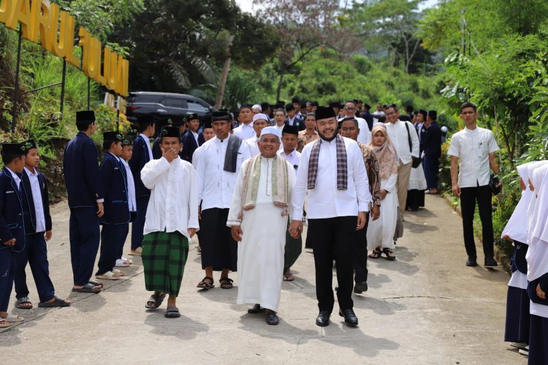 peresmian-masjid-al-amin-perkuat-pembinaan-generasi-muda-padang