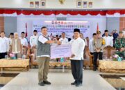 Agam Serahkan Dana Rp2,47 Miliar untuk Korban Siklon