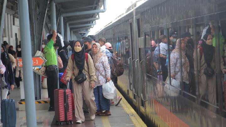 kai-cirebon-siapkan-5.000-tiket-selama-libur-imlek
