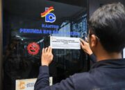 Dana BPR Cirebon Dicairkan, Nasabah Padati Bank Mandiri