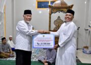Gubernur Salurkan Bantuan Masjid, I’tikaf Bersama Bupati Agam