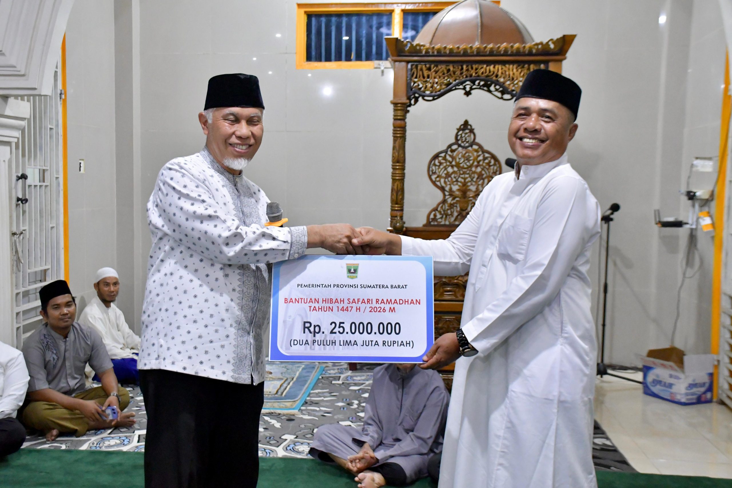gubernur-sumatera-barat-bersama-bupati-agam-i’tikaf-di-masjid-al-wustha-pulai