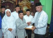 Gubernur Serahkan Bantuan Ratusan Juta untuk Korban Agam