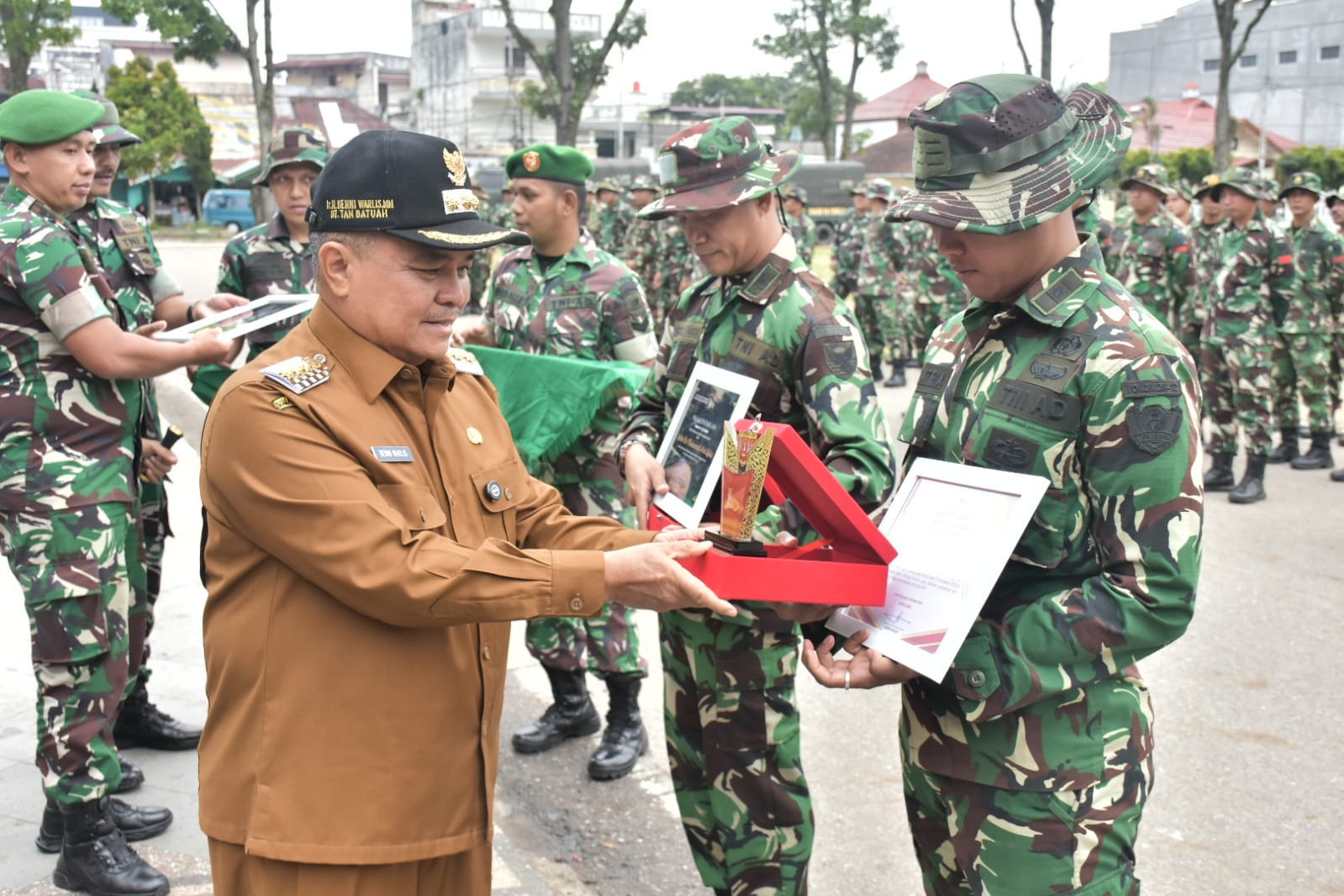 satgas-zeni-bko-gulbencal-sumbar-tinggalkan-agam,-bupati-benni-warlis-sampaikan-terima-kasih