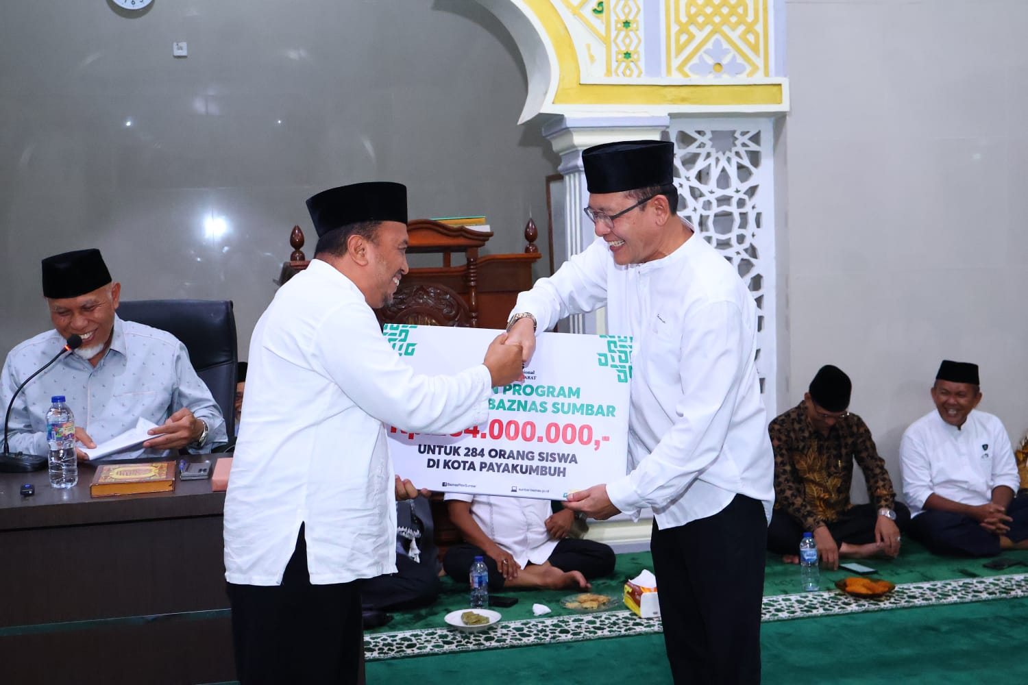 di-hadapan-gubernur,-zulmaeta-soroti-narkoba-dan-kebersihan,-masjid-arruhama-terima-rp74,5-juta