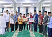 Agam Bangun Ukhuwah, Serahkan Bantuan Masjid Sungai Pua