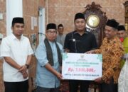 Wagub Sumbar Salurkan Bantuan Masjid Rp75 Juta di Solok
