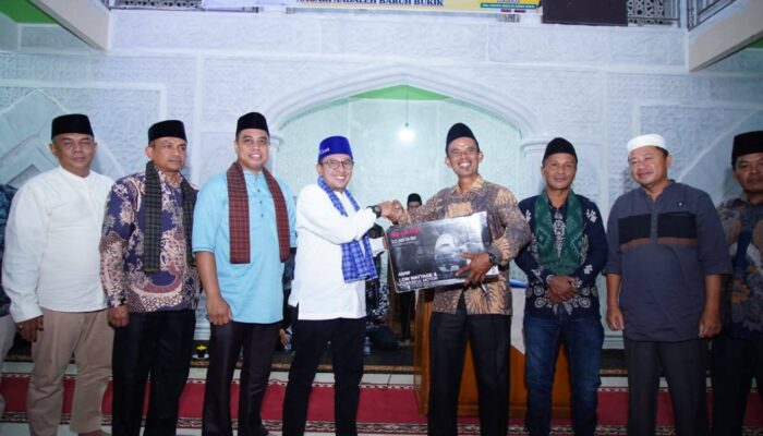 Bupati Eka Putra Sambangi, Beri Bantuan Masjid Nurul Falah