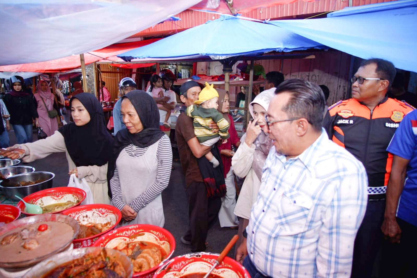 bupati-eka-putra-tinjau-pasar-pabukoan-batusangkar