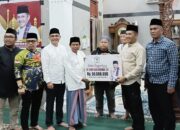 DPRD Sumbar Serahkan Bantuan, Masjid Al-Munawarah Terima Dana