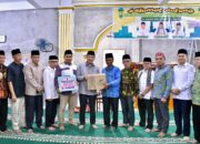 Safari Ramadhan, Wabup Agam Serahkan Bantuan Masjid