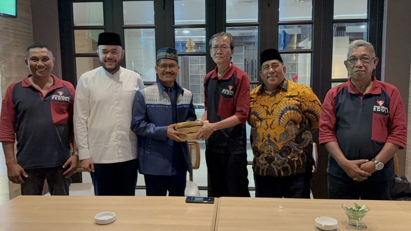 dmdi-dan-artha-graha-peduli-salurkan-santunan-untuk-korban-bencana-padang
