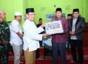 Wali Kota Serahkan Bantuan Masjid Baiturrahman Rp35 Juta