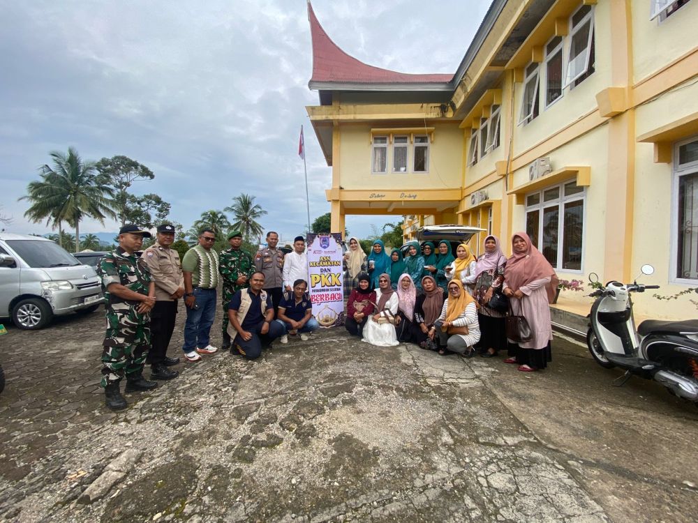isi-ramadhan,-kecamatan-payakumbuh-selatan-berbagi-ratusan-takjil-untuk-pengendara