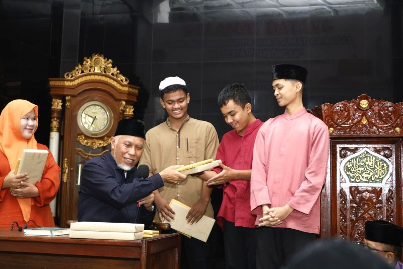 subuh-mubarakah-di-kurao-pagang,-mahyeldi-tekankan-peran-orang-tua-bentuk-karakter-anak