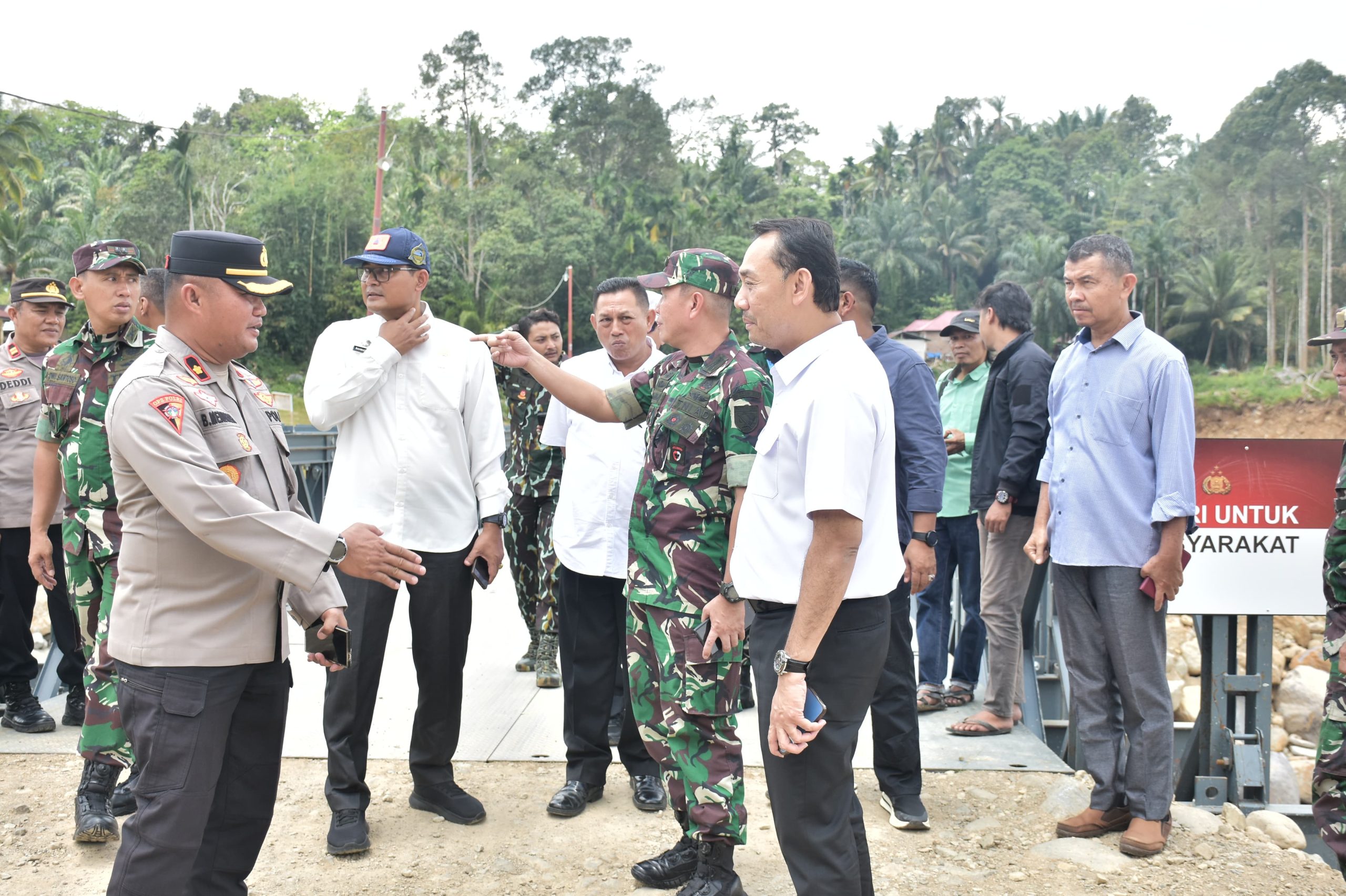 wabup.agam-satgas-percepatan-rehab-rekon-tinjau-huntara-dan-infrastruktur-terdampak-bencana