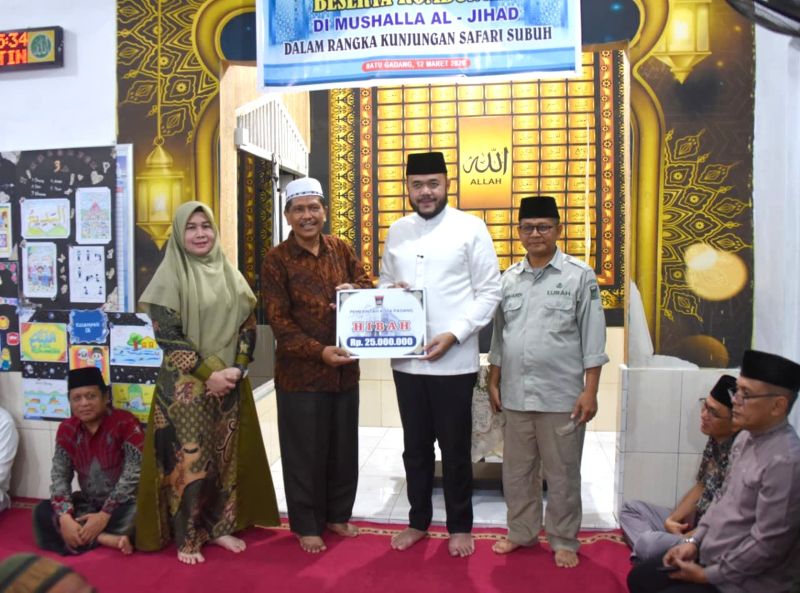 safari-ramadan-di-lubuk-kilangan,-fadly-amran-ajak-warga-aktif-sampaikan-keluhan