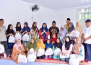 PKK Agam Salurkan Kue Lebaran ke Huntara Tanjung Raya