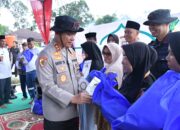 Kapolda Sumbar Serahkan Santunan Lebaran Korban Bencana Palembayan