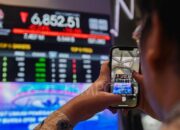 IHSG Anjlok, Investor Asing Lepas Saham Rp8,85 Triliun