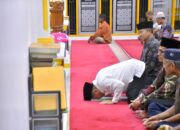 Bupati Agam Berbaur, Laksanakan Tarawih Bersama Warga