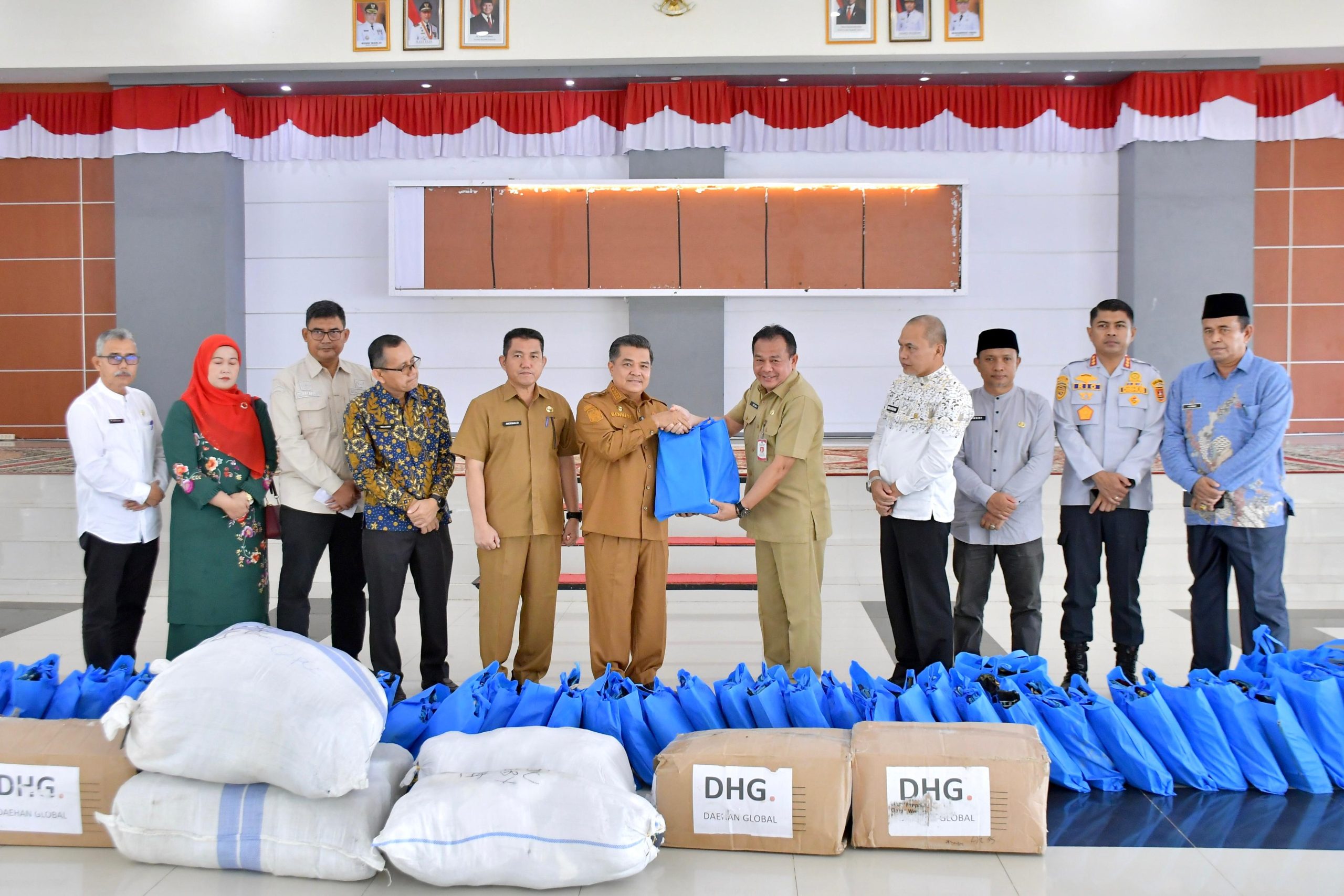 bupati-agam-terima-bantuan-presiden-untuk-masyarakat
