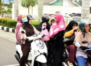GOW Agam Berbagi Takjil, Lebaran untuk Warga Tanjung Raya