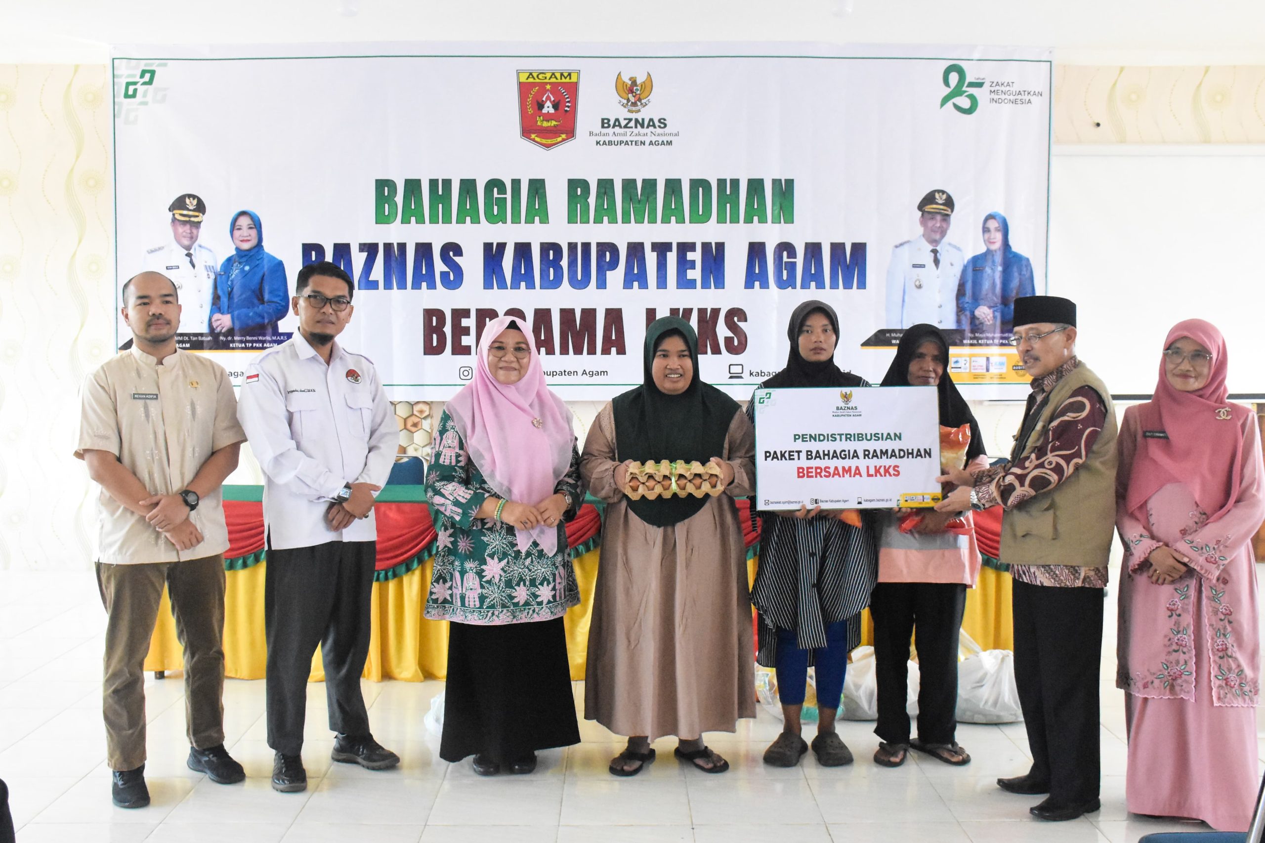 baznas-dan-lkks-agam-salurkan-paket-bahagia-ramadan-bagi-mustahik