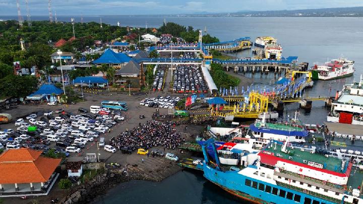 asdp-ketapang-terjunkan-40-kapal-urai-antrean-di-gilimanuk