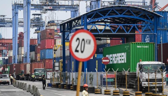 Pelayanan Peti Kemas Tanjung Priok Kembali Beroperasi Normal