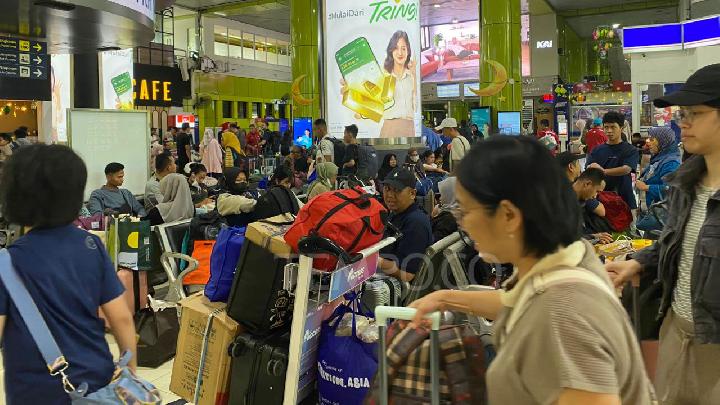 h-1-lebaran-2026:-pemudik-masih-padati-stasiun-gambir