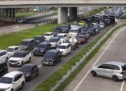 Pengemudi Menepi di Bahu Jalan Hambat Arus Tol Cipali