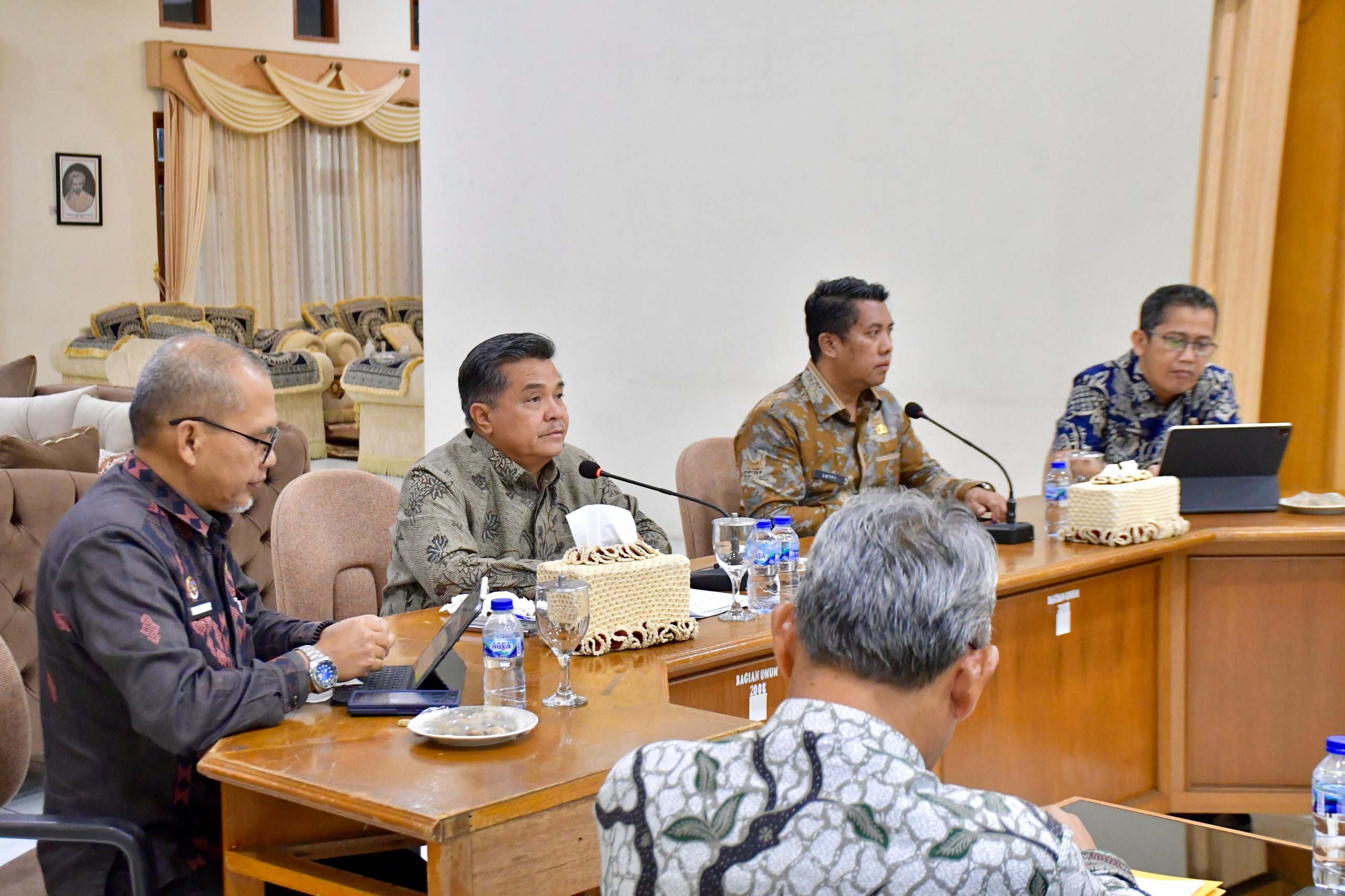 pimpin-rapat-agenda-strategis-daerah,-bupati-agam-minta-opd-bekerja-maksimal