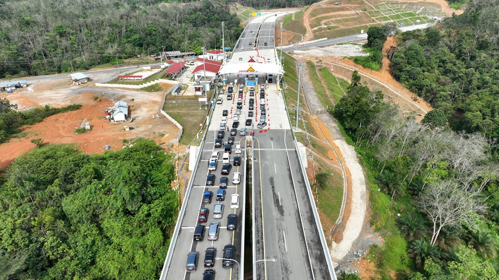 hutama-karya-catat-lonjakan-kendaraan-tinggi-lintasi-tol-trans-sumatera