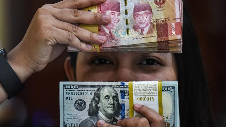 rupiah-ditutup-anjlok-ke-level-rp-17.105-per-dolar-as