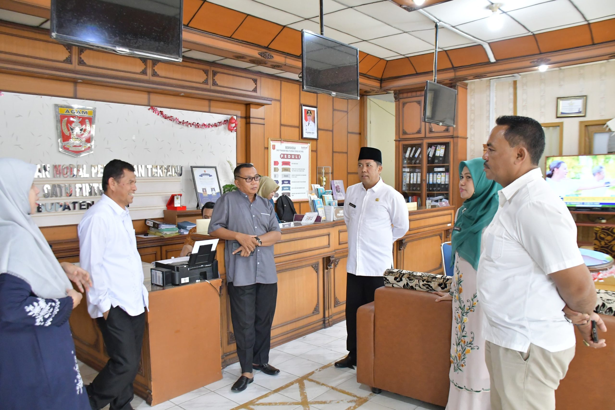 sidak-ke-sentra-pelayanan-pemerintah-saat-wfh,-sekda-agam-pastikan-kinerja-opd-tetap-optimal