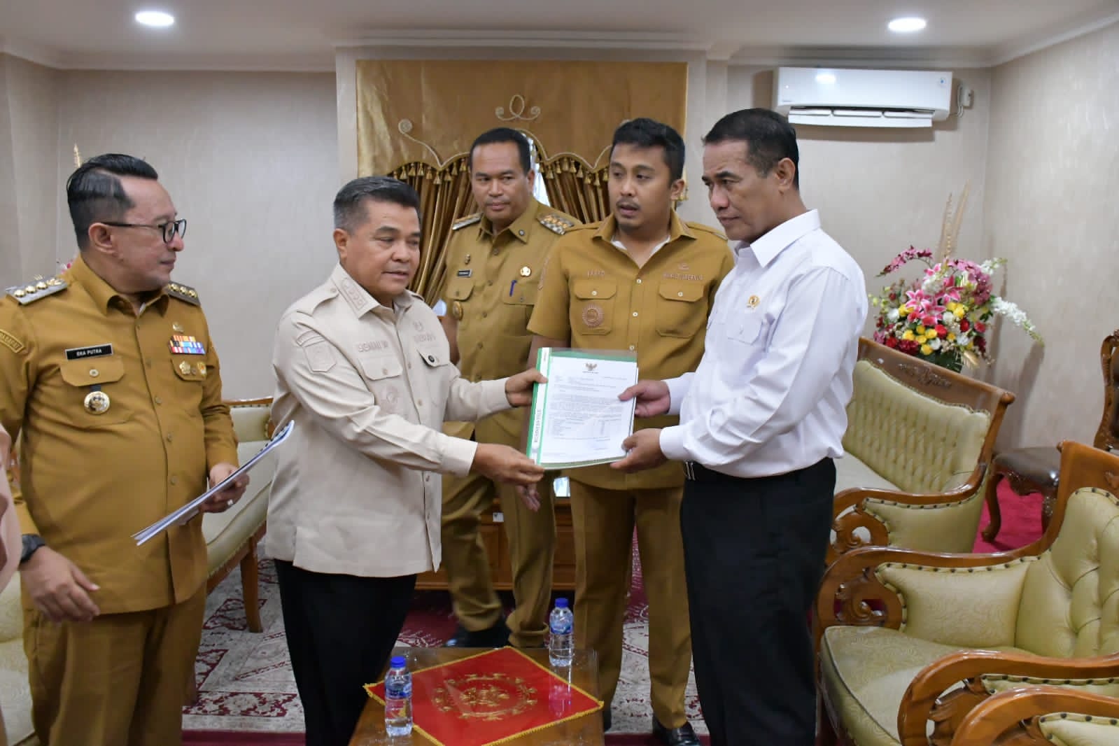 dampingi-mentan,-bupati-agam-perjuangkan-pemulihan-lahan-pertanian-pascabencana