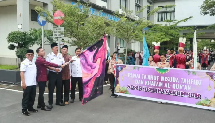 Wawako Lepas Pawai Tahfizd dan Khatam Al-Quran Siswa