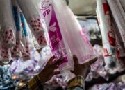 Pemerintah Cari Solusi Lonjakan Harga Plastik Imbas Timur Tengah