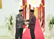 Mahyeldi Puji Kontribusi Muhibuddin Selama Bertugas di Sumbar
