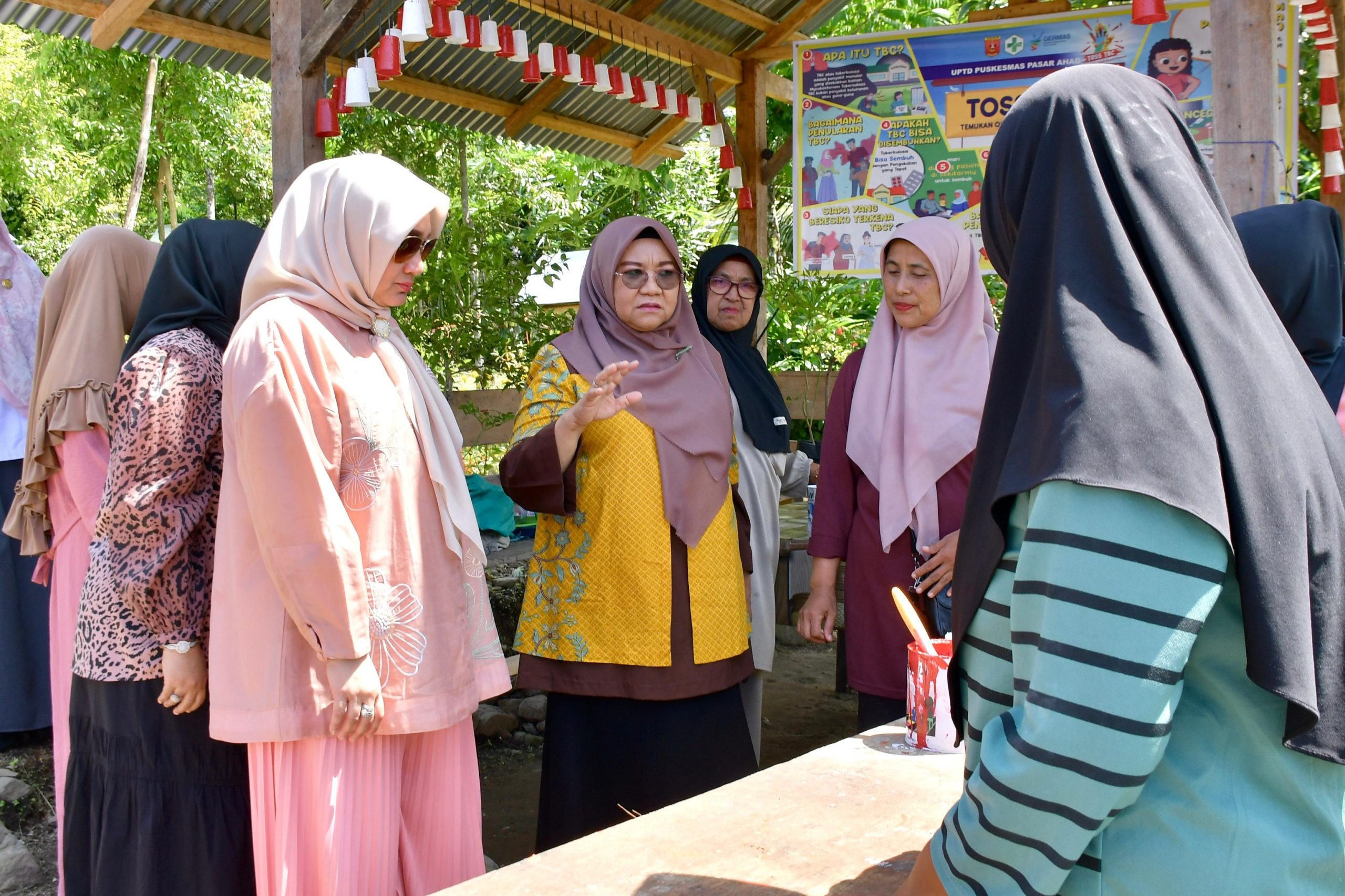jelang-penilaian-oleh-tim-pemprov-sumbar,-ketua-tp.-pkk-agam-final-cheking-dasawisma-pinang-baririk-ii