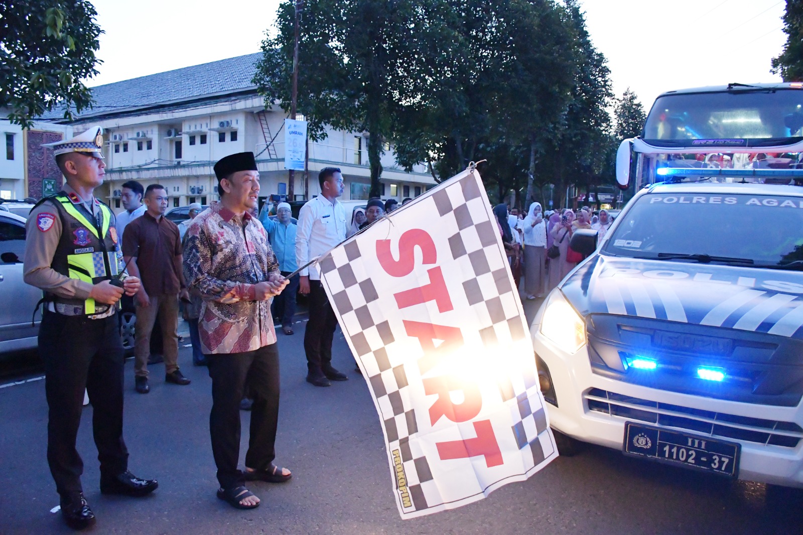 harapan-mengiringi-langkah-ke-tanah-suci,-64-cjh-agam-dilepas-penuh-haru