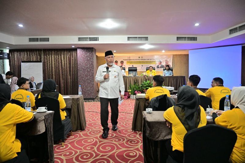 pelatihan-konten-video,-mahyeldi-dorong-pemuda-sumbar-kreatif-dan-inovatif-di-era-digital