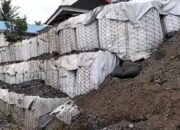 Geobag dan Bronjong Pasir Amankan Lereng Kuranji Padang