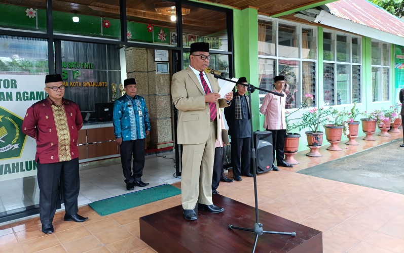 peringatan-hardiknas-di-kankemenag-sawahlunto-berlangsung-khidmat
